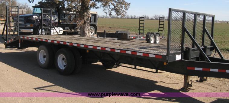 image for item E3083 1993 Terr flatbed equipment trailer