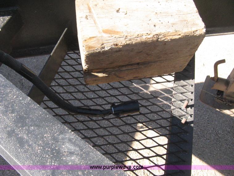 image for item E3083 1993 Terr flatbed equipment trailer