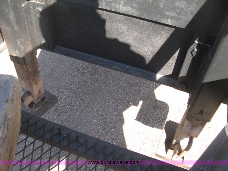 image for item E3083 1993 Terr flatbed equipment trailer