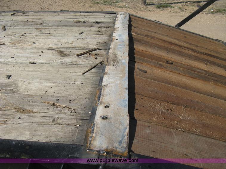 image for item E3083 1993 Terr flatbed equipment trailer