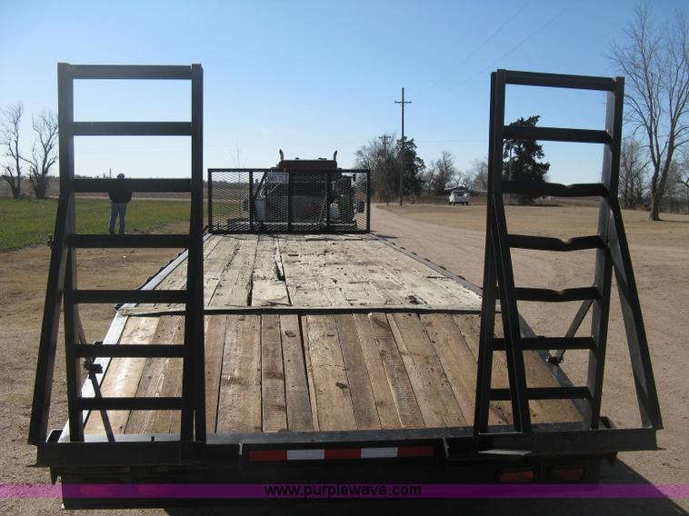 image for item E3083 1993 Terr flatbed equipment trailer