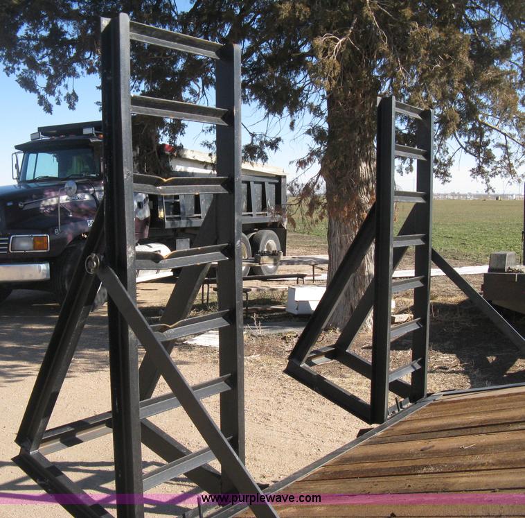 image for item E3083 1993 Terr flatbed equipment trailer