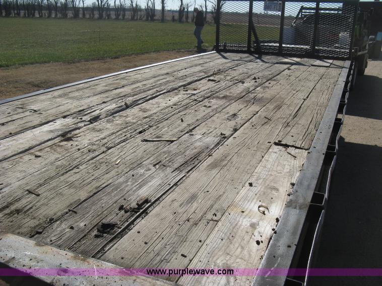 image for item E3083 1993 Terr flatbed equipment trailer