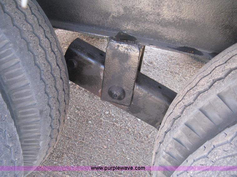 image for item E3083 1993 Terr flatbed equipment trailer