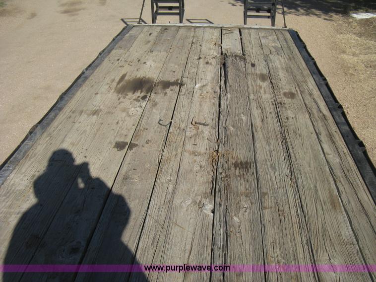 image for item E3083 1993 Terr flatbed equipment trailer