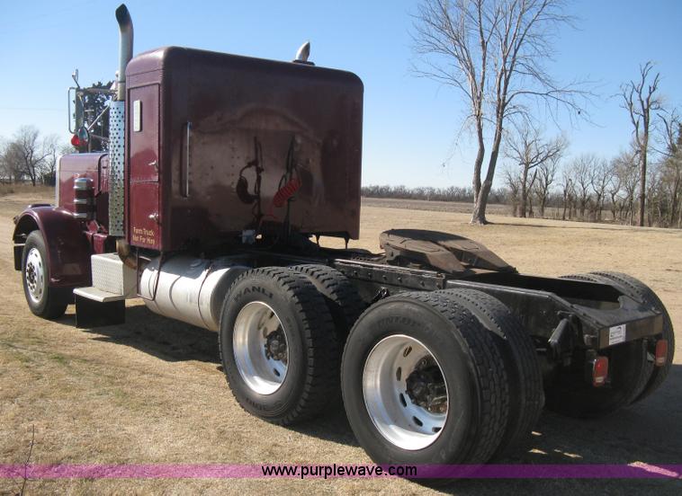 image for item E3084 1973 Peterbilt 359 ST semi truck