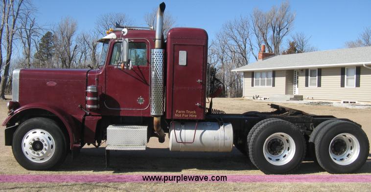 image for item E3084 1973 Peterbilt 359 ST semi truck