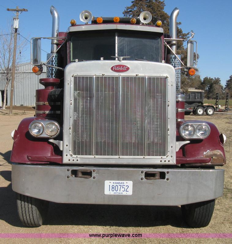 image for item E3084 1973 Peterbilt 359 ST semi truck