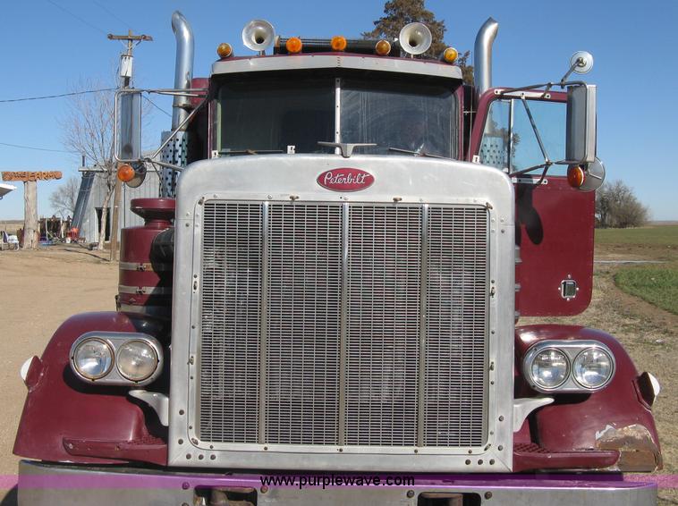 image for item E3084 1973 Peterbilt 359 ST semi truck