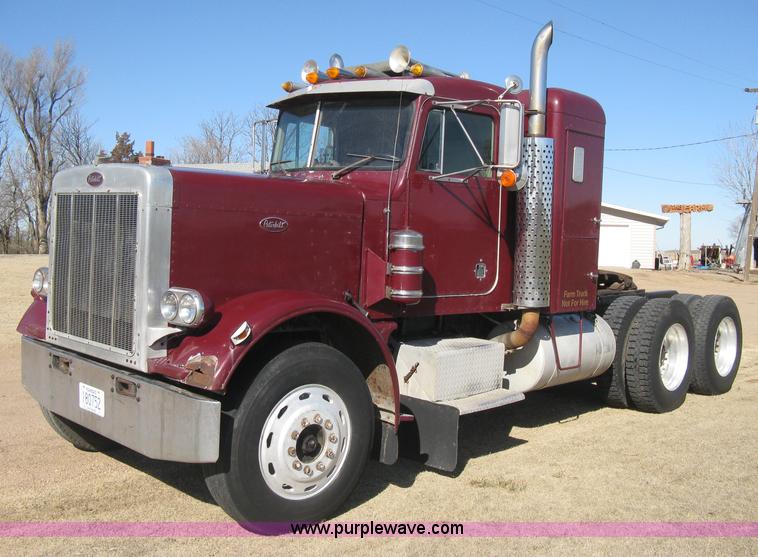image for item E3084 1973 Peterbilt 359 ST semi truck