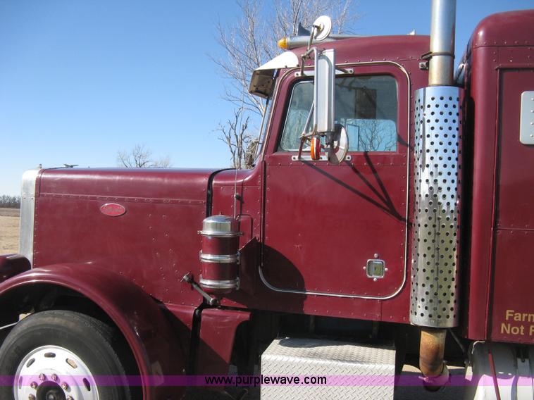 image for item E3084 1973 Peterbilt 359 ST semi truck