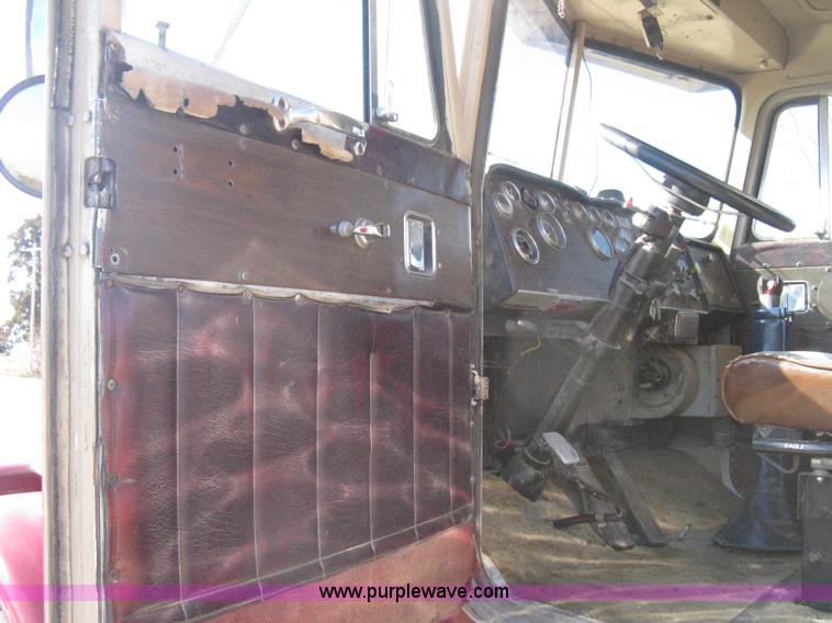 image for item E3084 1973 Peterbilt 359 ST semi truck