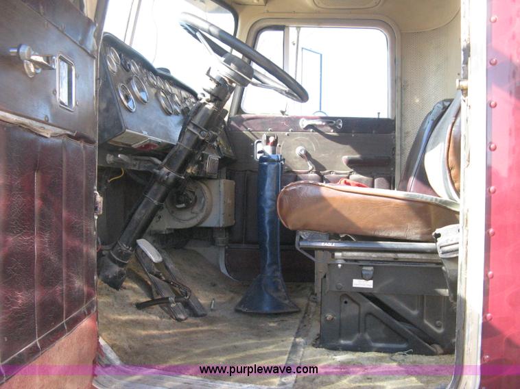 image for item E3084 1973 Peterbilt 359 ST semi truck