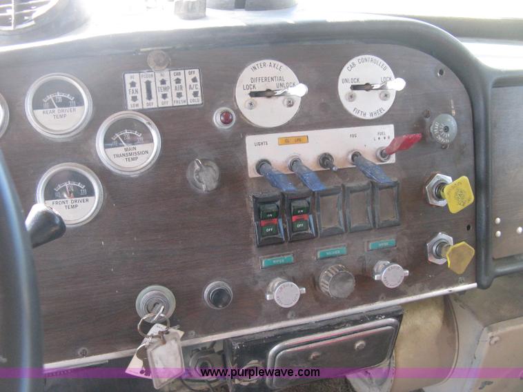 image for item E3084 1973 Peterbilt 359 ST semi truck