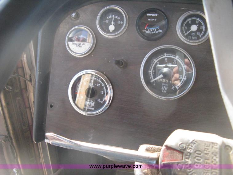 image for item E3084 1973 Peterbilt 359 ST semi truck