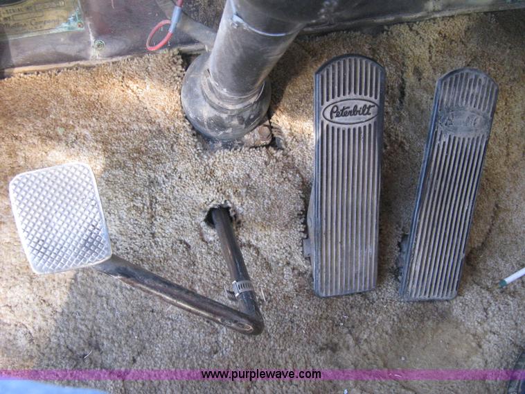 image for item E3084 1973 Peterbilt 359 ST semi truck