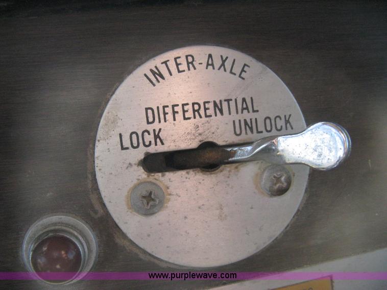 image for item E3084 1973 Peterbilt 359 ST semi truck