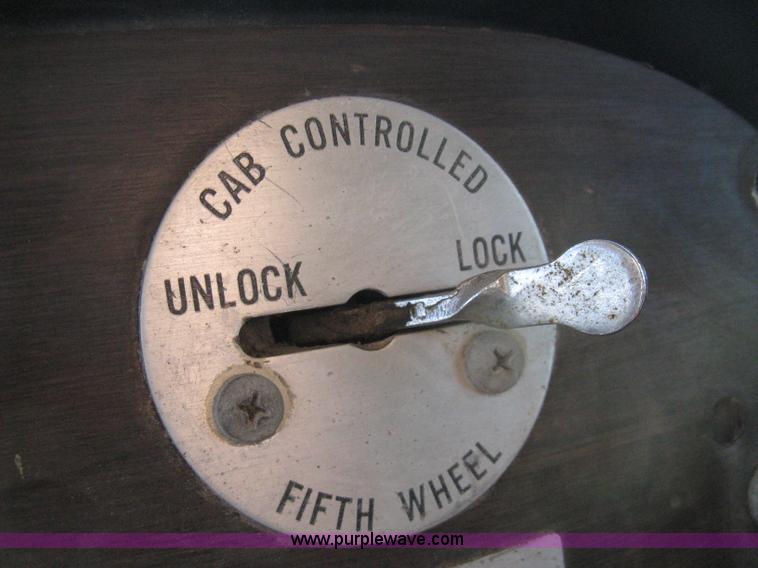 image for item E3084 1973 Peterbilt 359 ST semi truck