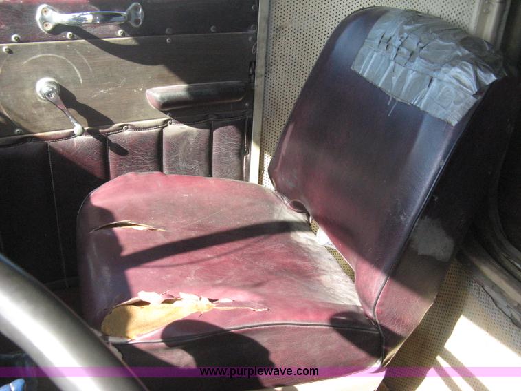 image for item E3084 1973 Peterbilt 359 ST semi truck