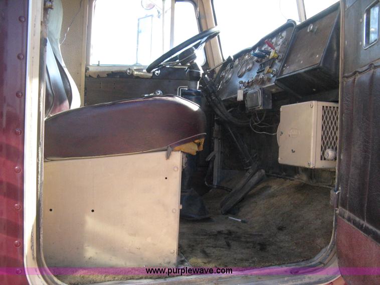 image for item E3084 1973 Peterbilt 359 ST semi truck