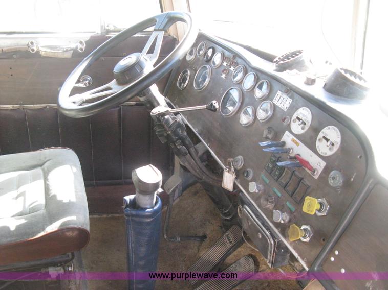 image for item E3084 1973 Peterbilt 359 ST semi truck