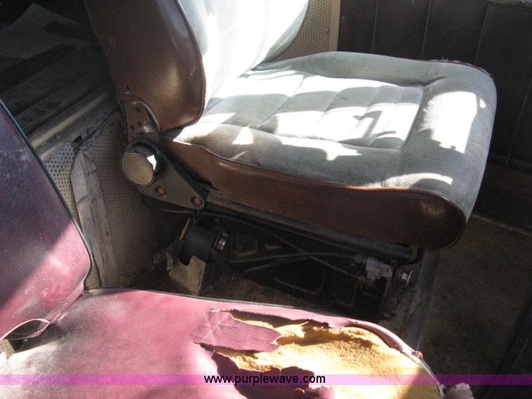 image for item E3084 1973 Peterbilt 359 ST semi truck