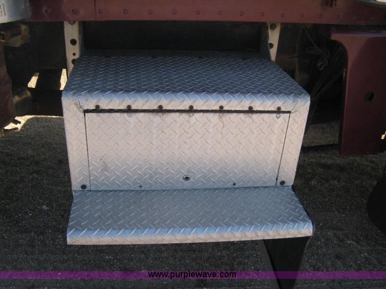 image for item E3084 1973 Peterbilt 359 ST semi truck