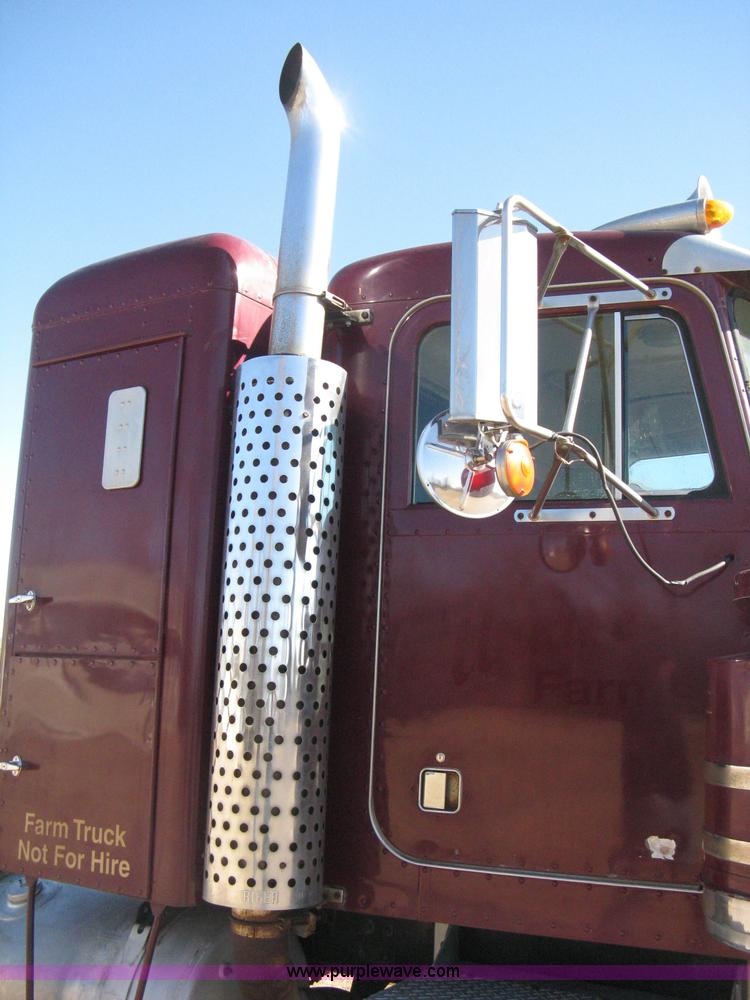 image for item E3084 1973 Peterbilt 359 ST semi truck