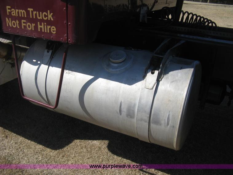 image for item E3084 1973 Peterbilt 359 ST semi truck