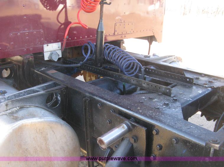 image for item E3084 1973 Peterbilt 359 ST semi truck