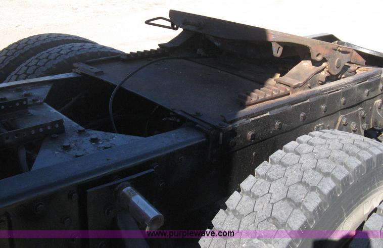 image for item E3084 1973 Peterbilt 359 ST semi truck