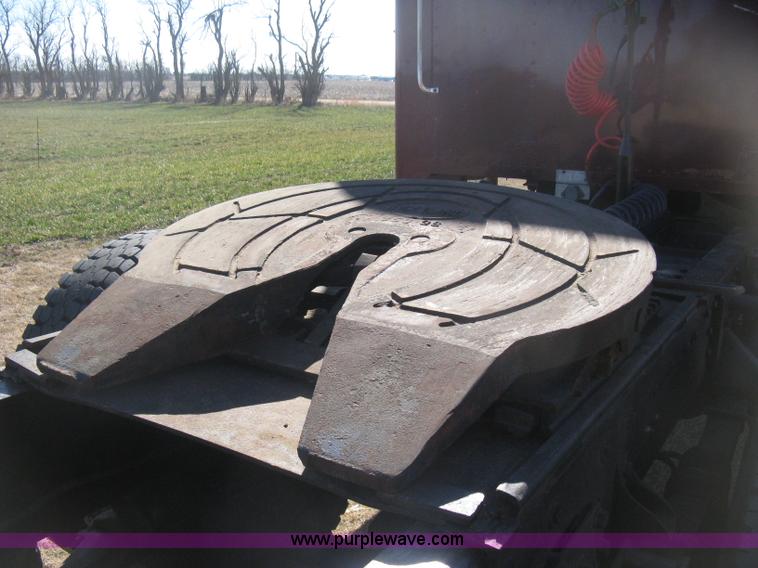 image for item E3084 1973 Peterbilt 359 ST semi truck