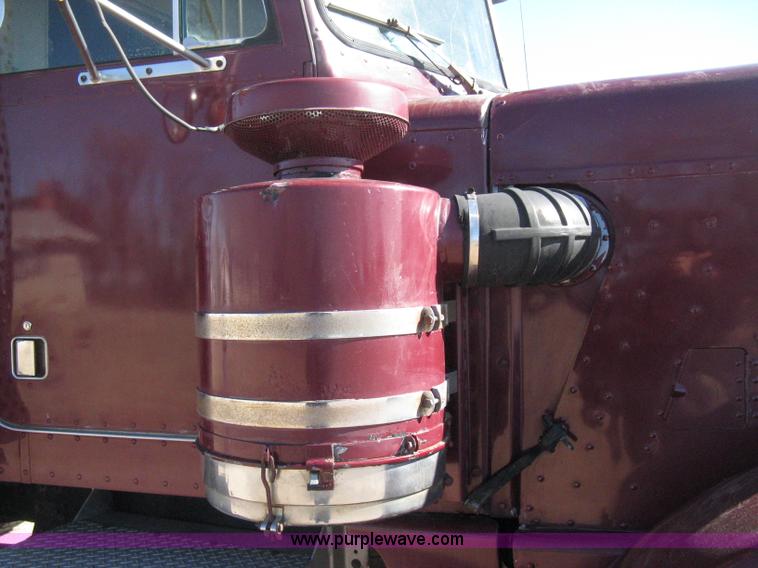 image for item E3084 1973 Peterbilt 359 ST semi truck