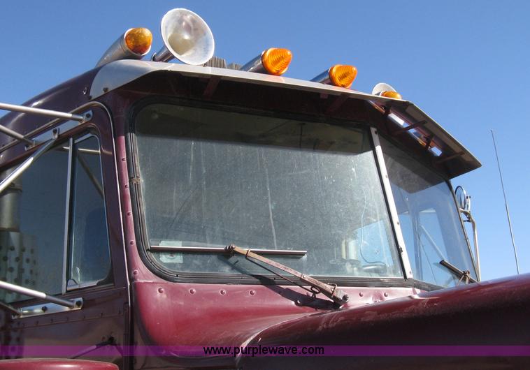 image for item E3084 1973 Peterbilt 359 ST semi truck