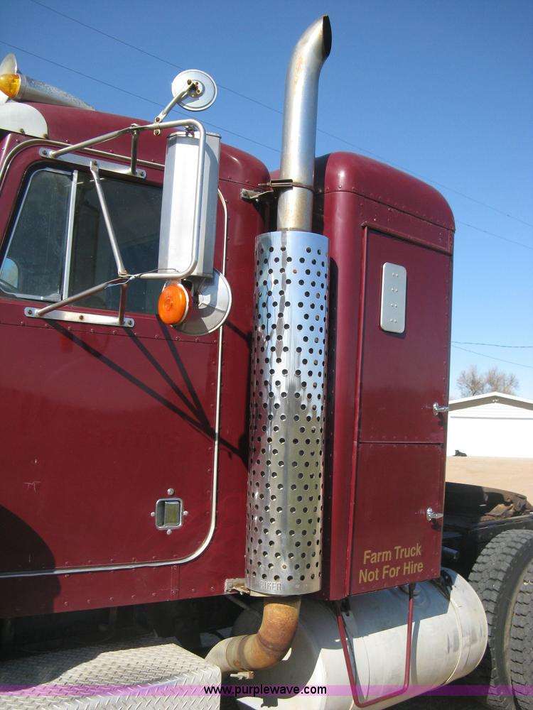 image for item E3084 1973 Peterbilt 359 ST semi truck