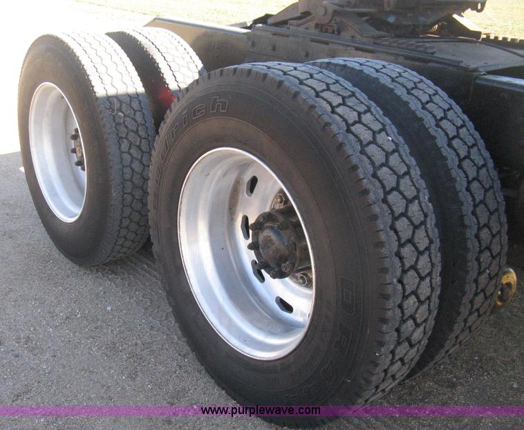 image for item E3084 1973 Peterbilt 359 ST semi truck