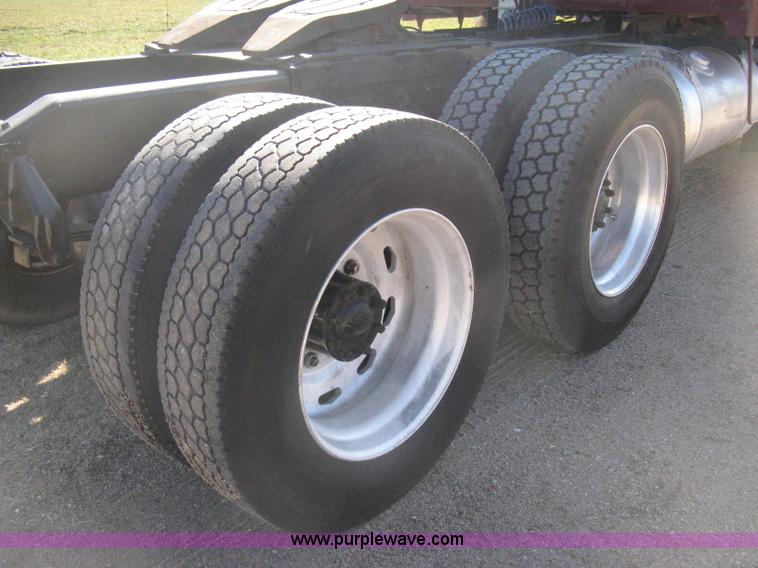 image for item E3084 1973 Peterbilt 359 ST semi truck