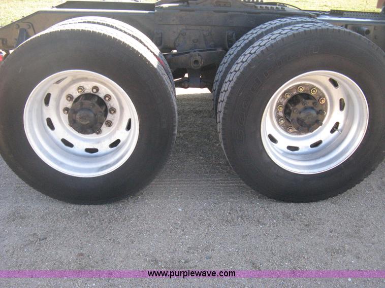 image for item E3084 1973 Peterbilt 359 ST semi truck