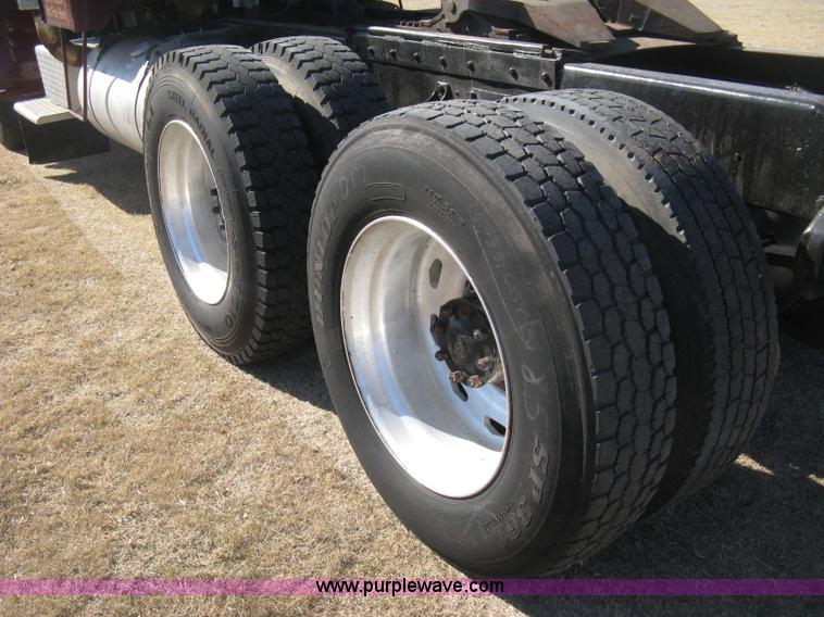 image for item E3084 1973 Peterbilt 359 ST semi truck