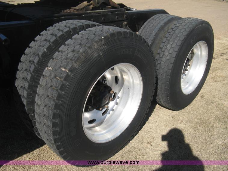 image for item E3084 1973 Peterbilt 359 ST semi truck