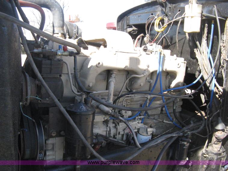 image for item E3084 1973 Peterbilt 359 ST semi truck