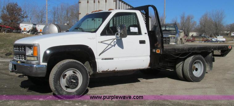image for item E3745 1998 Chevrolet C/K 3500 Cheyenne flatbed truck