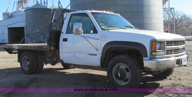 image for item E3745 1998 Chevrolet C/K 3500 Cheyenne flatbed truck