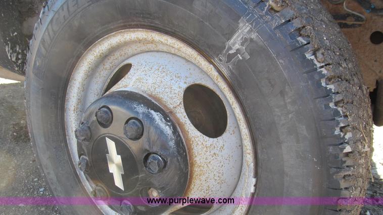 image for item E3745 1998 Chevrolet C/K 3500 Cheyenne flatbed truck