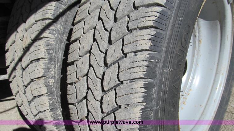 image for item E3745 1998 Chevrolet C/K 3500 Cheyenne flatbed truck