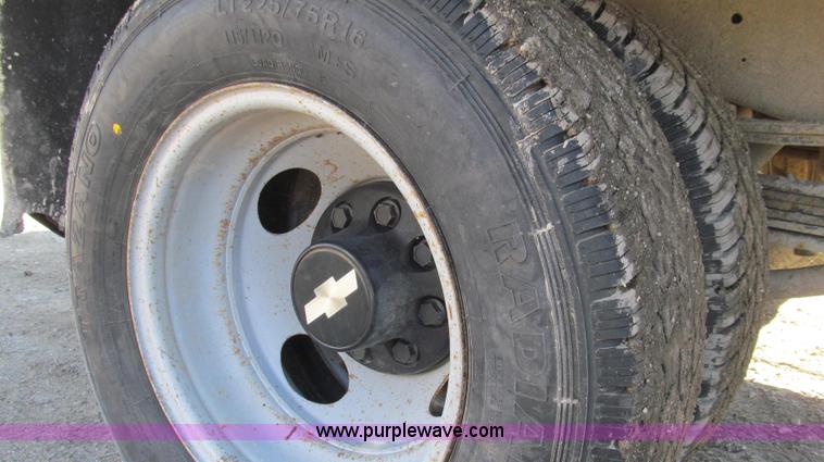 image for item E3745 1998 Chevrolet C/K 3500 Cheyenne flatbed truck