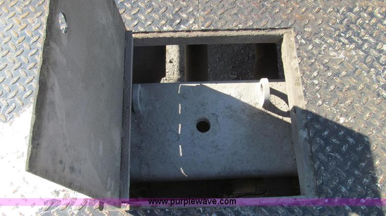 image for item E3745 1998 Chevrolet C/K 3500 Cheyenne flatbed truck