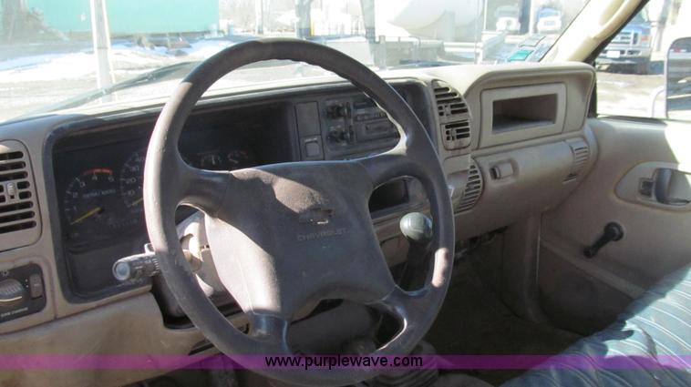 image for item E3745 1998 Chevrolet C/K 3500 Cheyenne flatbed truck