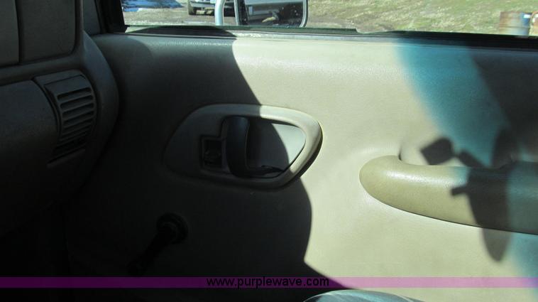 image for item E3745 1998 Chevrolet C/K 3500 Cheyenne flatbed truck