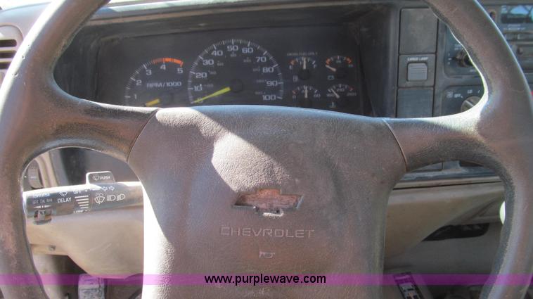 image for item E3745 1998 Chevrolet C/K 3500 Cheyenne flatbed truck